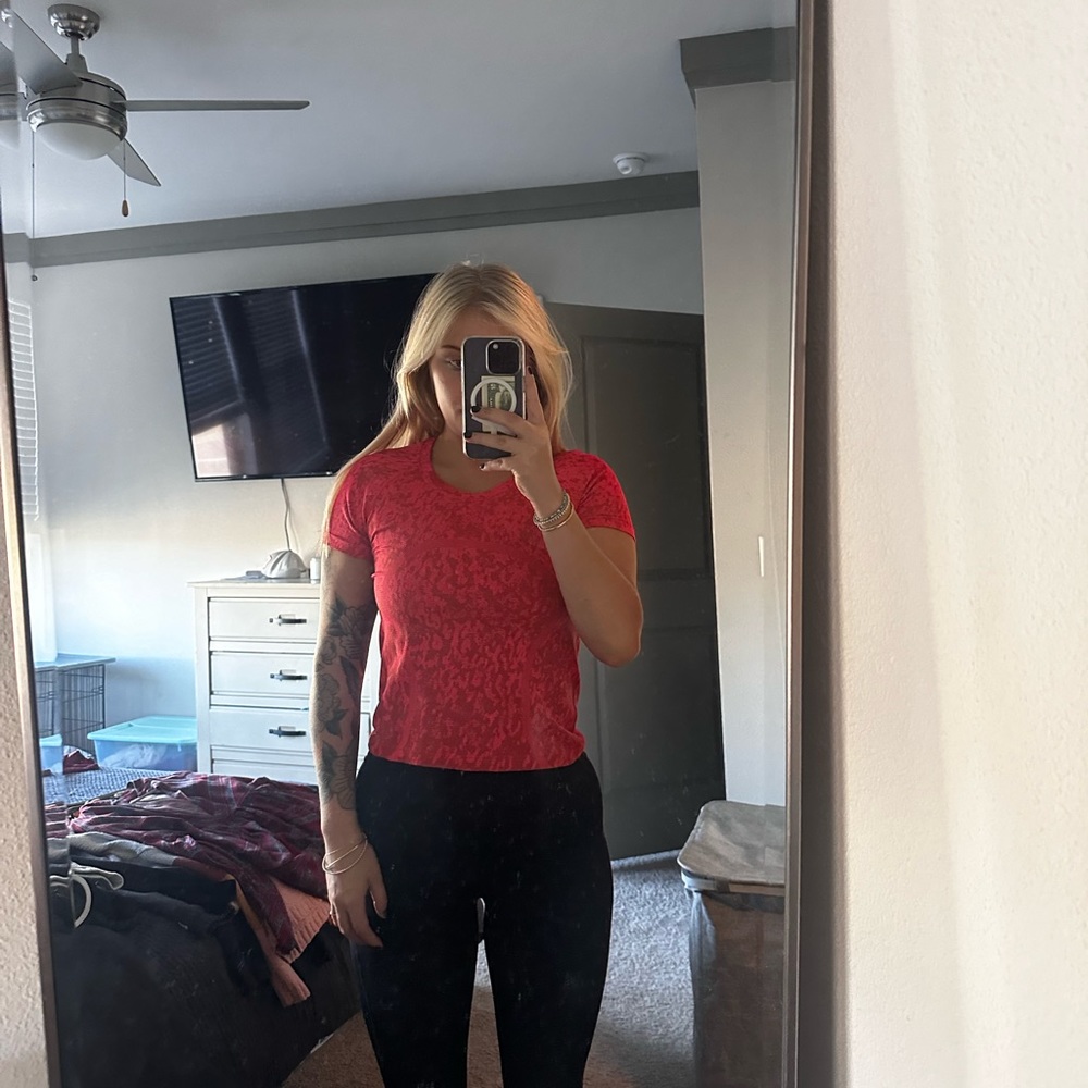 Lululemon switch tech cropped workout tee.